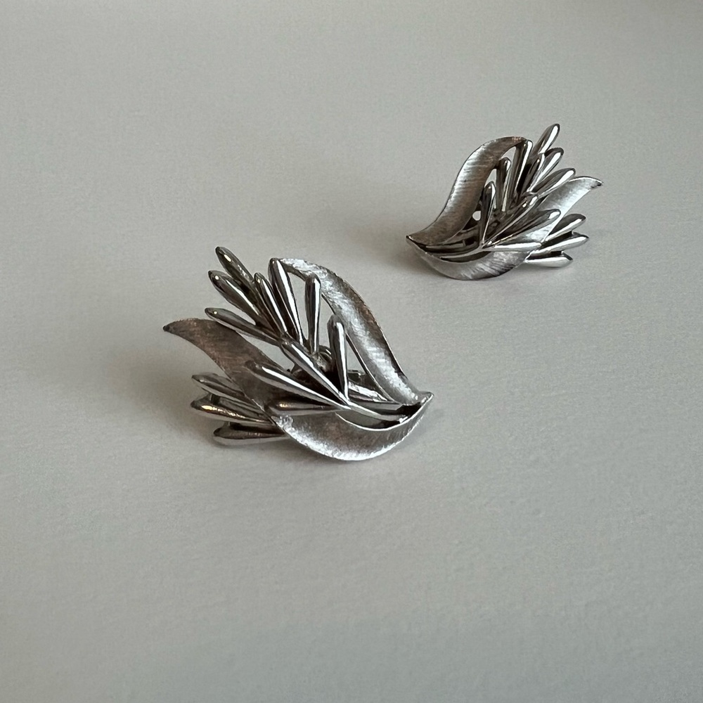 Vintage 50s Trifari Sliver Sprig Clip-on Earrings